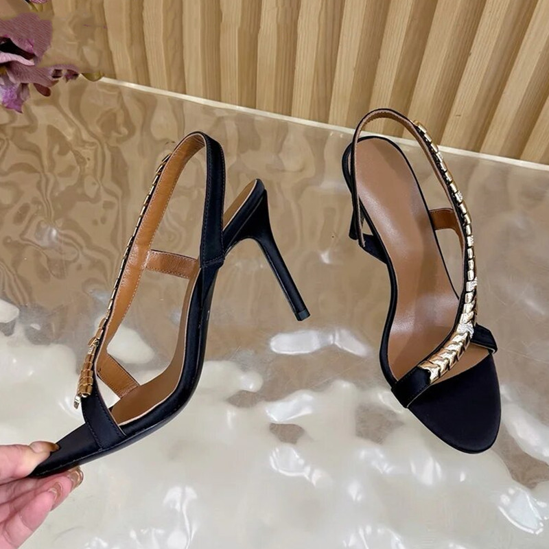 صنادل نسائية فاخرة مرصعة بالأح - مراجعة Summer Holiday Clothing Women وسعره